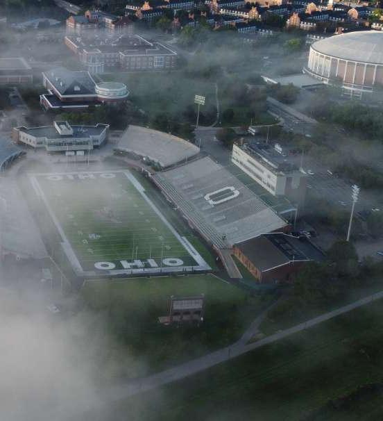 佩登体育场和康沃球场的鸟瞰图